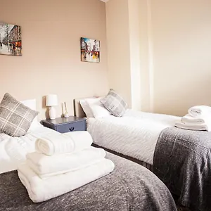 Contractor House: Extended Near Dining & Nightlife Apartment Middlesbrough